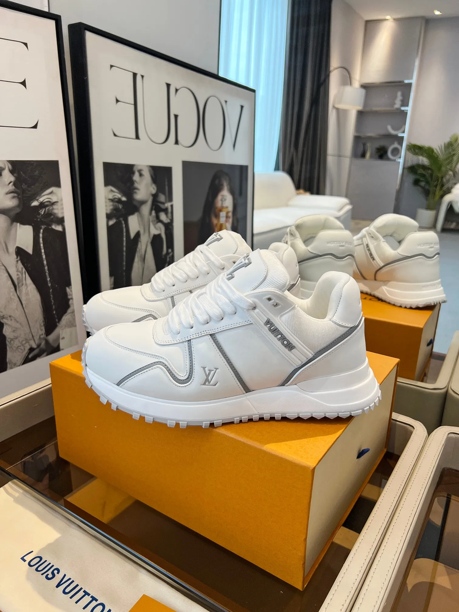 👟👟Ex-factory price 720👟👟 .LV Louis Vuitton's latest model, Phat Ding couple's thick-soled casual sneakers, original 1:1 production. Exquisite packaging at the counter [Celebration] ▪️Fabric: Original customized imported first-layer cowhide ▪️Inner lining: Customized breathable mesh ▪️Outsole: Original open-molded TPU combination outsole ▪️Sole thickness: 3.5CM ▪️Size: Women's 35-42/ Men's 39-46